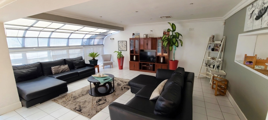 3 Bedroom Property for Sale in Cravenby Western Cape